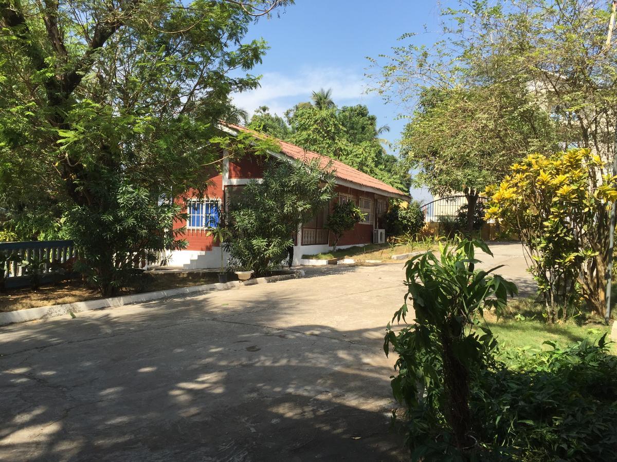 The Family Kingdom Resort Freetown Esterno foto