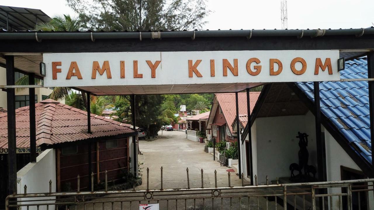 The Family Kingdom Resort Freetown Esterno foto