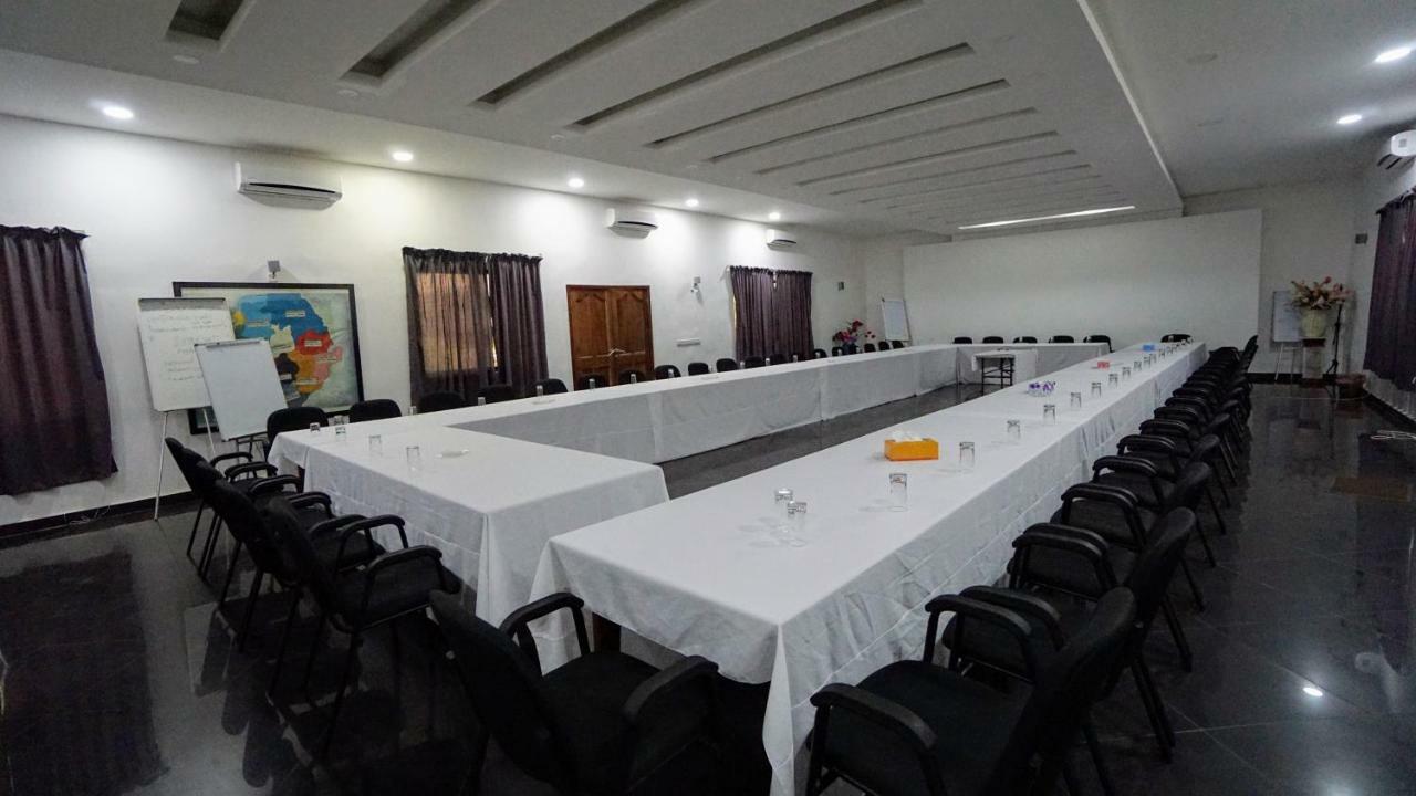 The Family Kingdom Resort Freetown Esterno foto