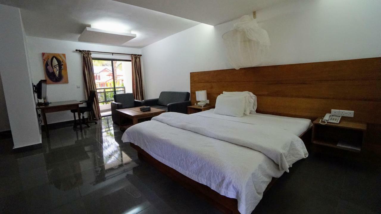 The Family Kingdom Resort Freetown Esterno foto