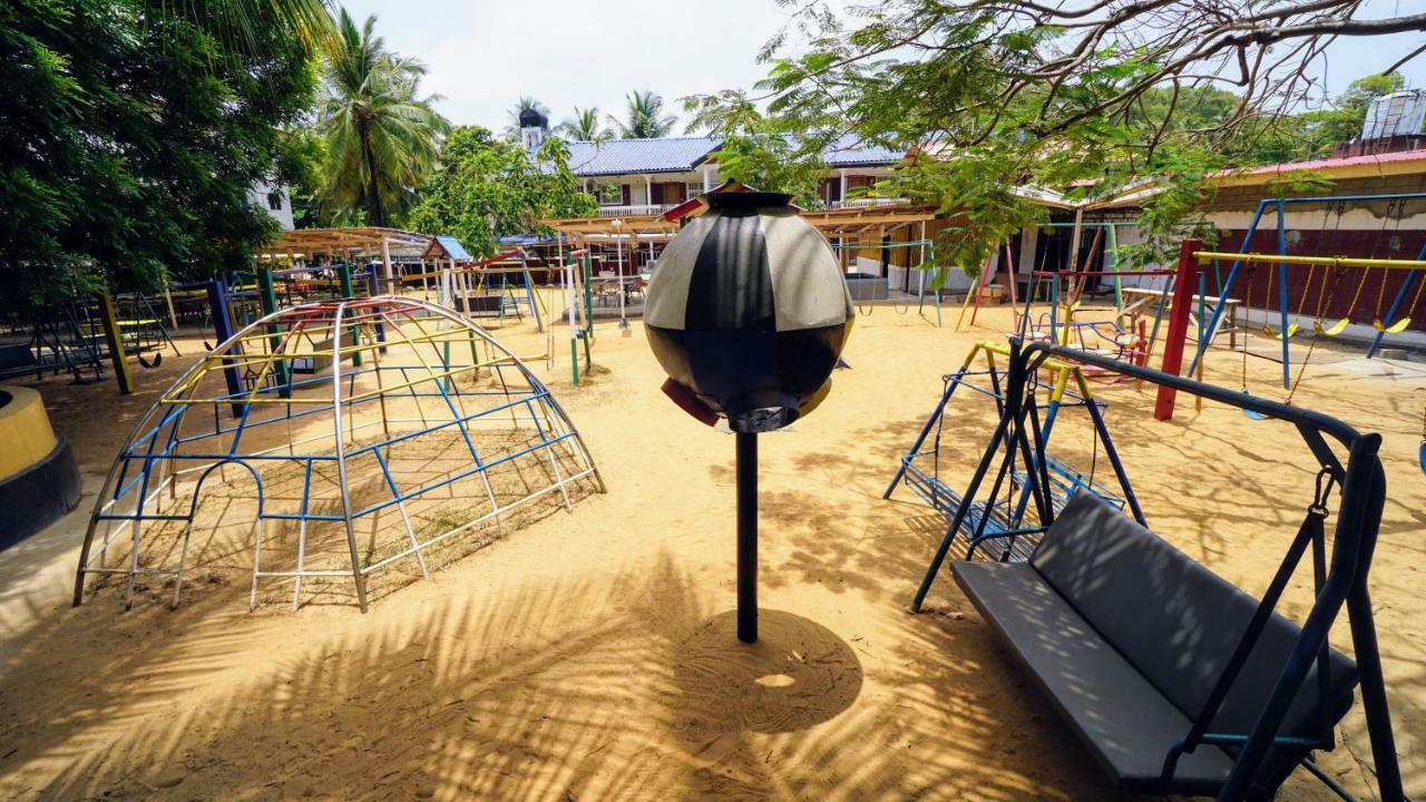 The Family Kingdom Resort Freetown Esterno foto